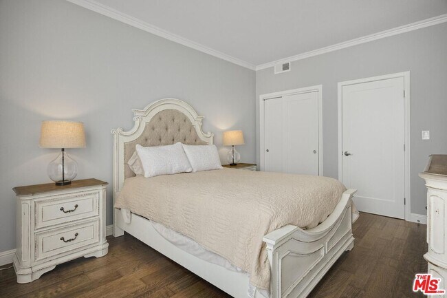 Building Photo - 860 S Lucerne Blvd