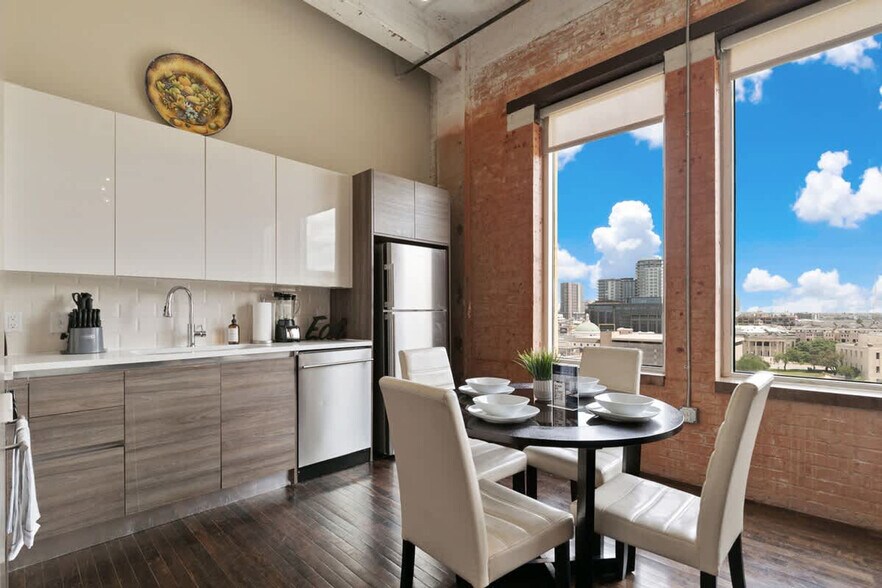 Building Photo - 500 S Ervay St