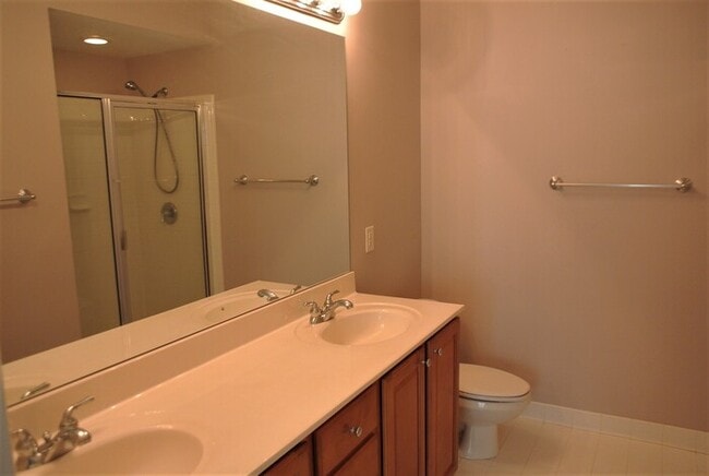 Building Photo - 1621 Providence Glen Dr