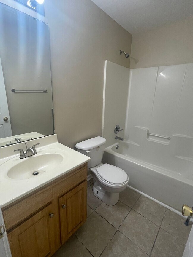 Building Photo - This cozy 3 bed 2 bath ranch home is on a corner lot in the Todd Park neighborhood