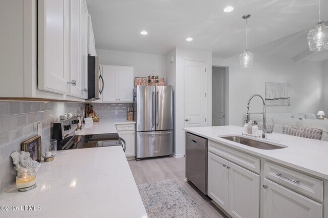 Building Photo - 171 Tropics Ave