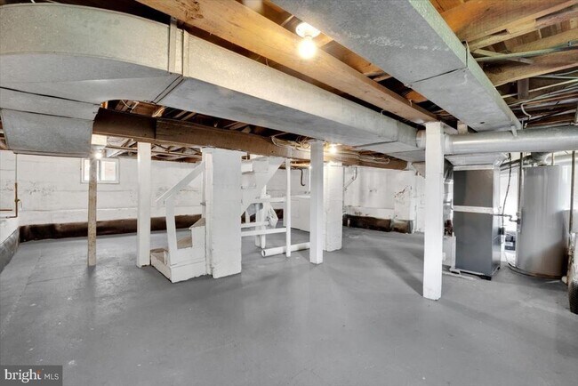 Building Photo - 703 N Barton St