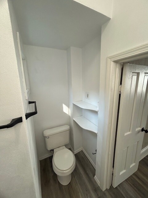 Building Photo - 915 Merrill St