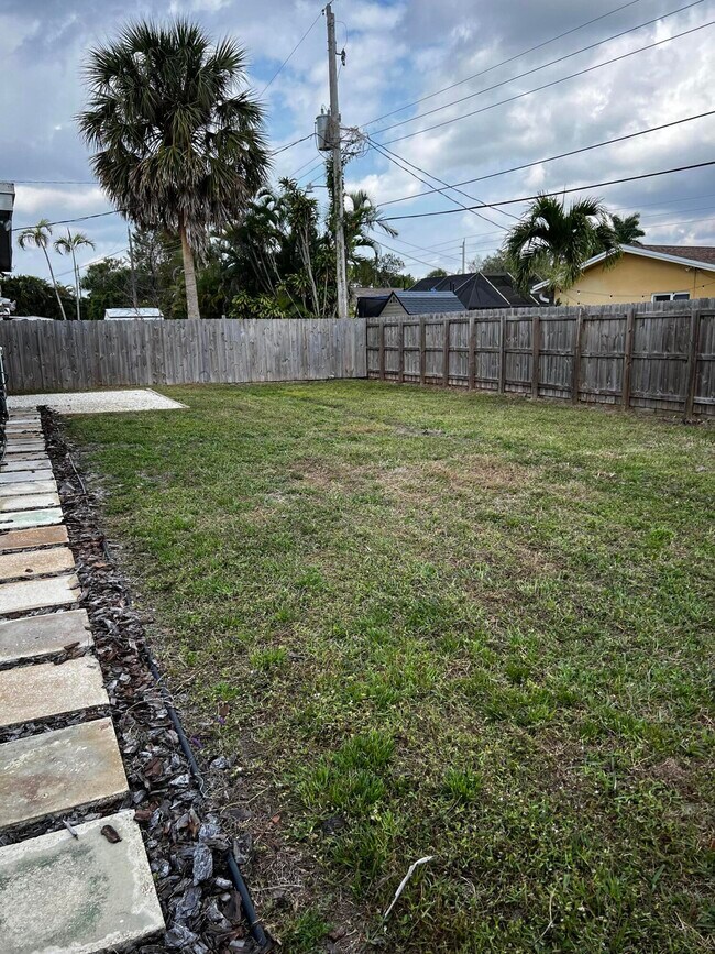 Building Photo - 750 NW 44th Ave