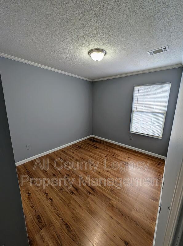 Building Photo - 4677 Lois Dr