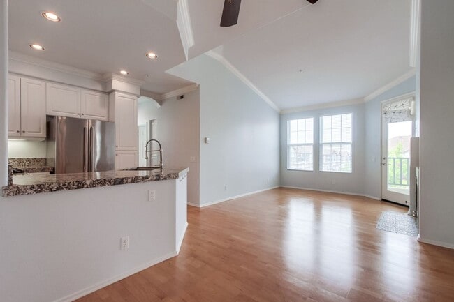 Building Photo - ***Available for move in on June 30, 2025*...