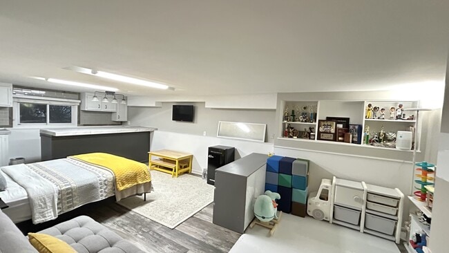 Building Photo - 42 W Taylor Rd