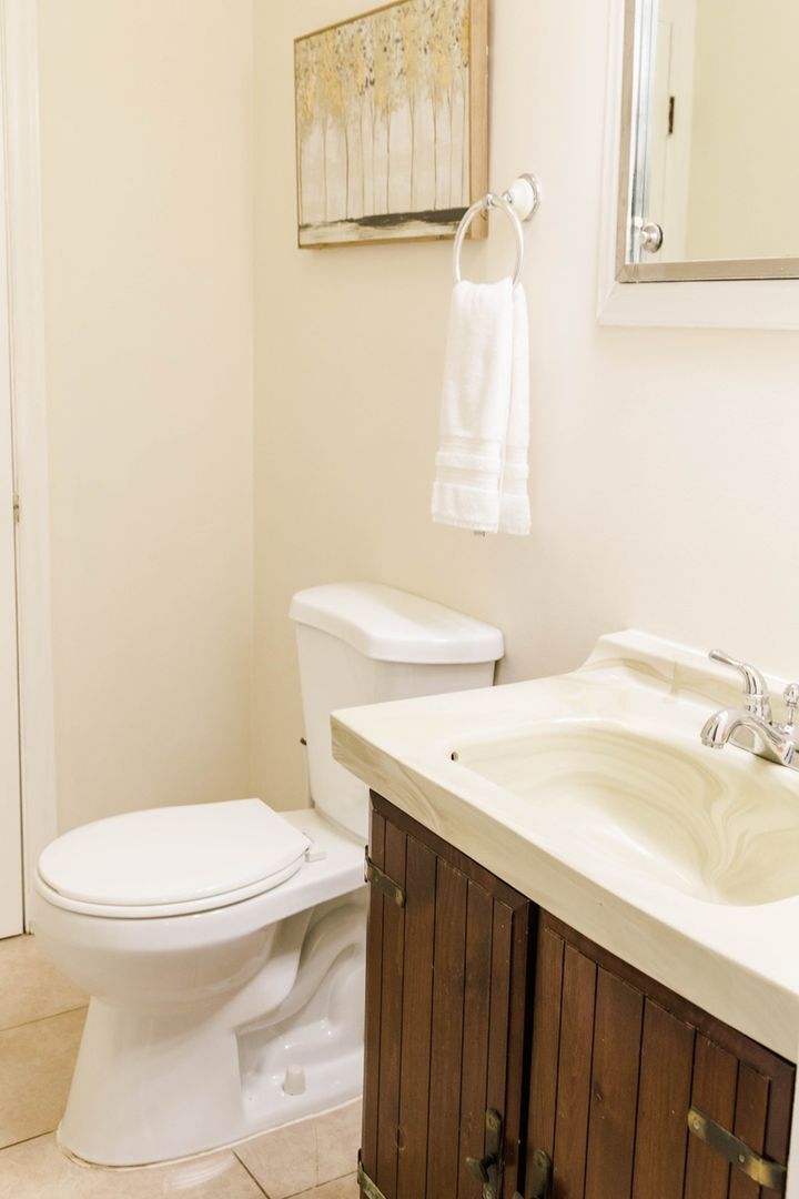 Building Photo - 39 Southwicke Dr