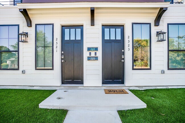 Building Photo - 2323 Benbrook Blvd