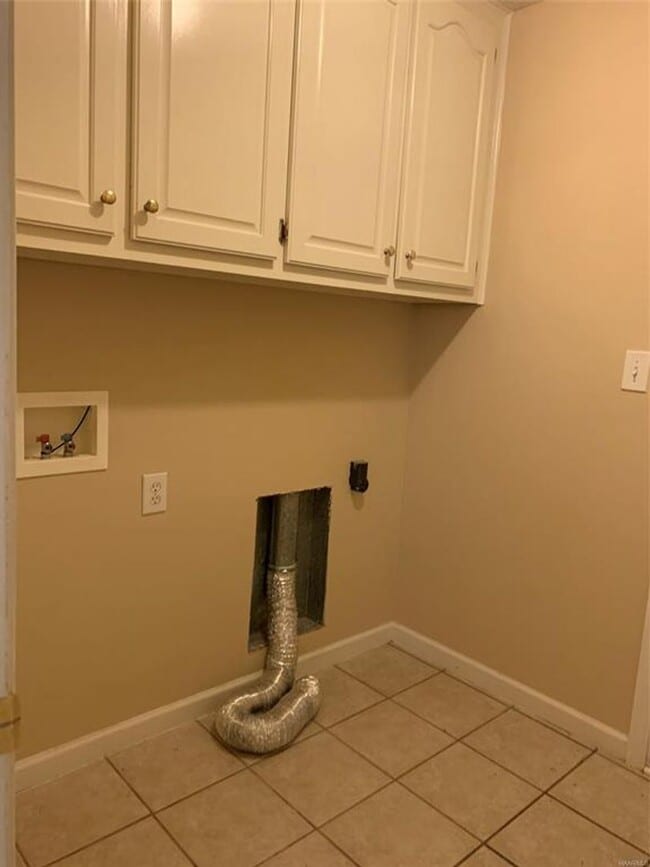 Building Photo - 131 Live Oaks Dr
