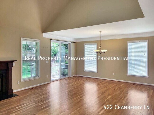 Building Photo - 422 Cranberry Ln