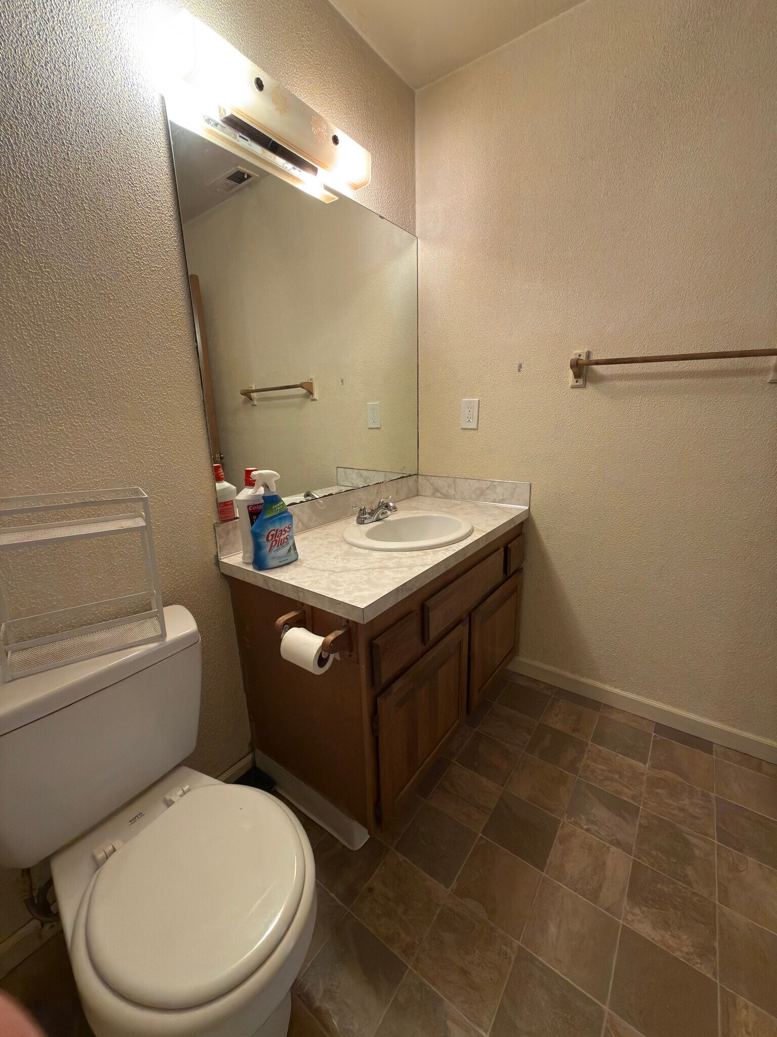 Building Photo - 2547 NE Holmes Rd