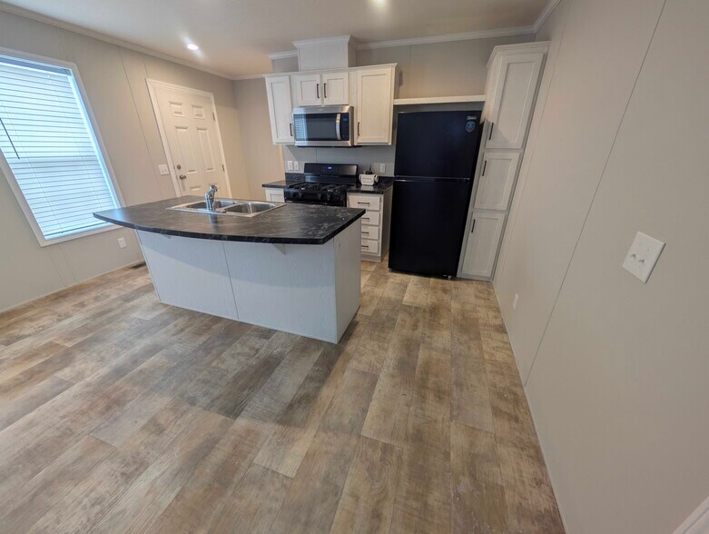Building Photo - 15868 Marentette Dr