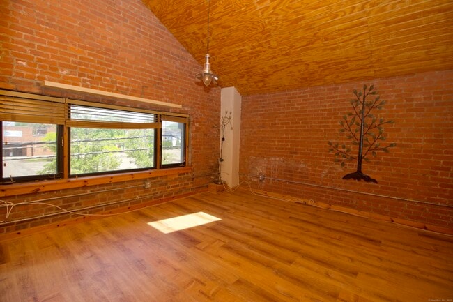 Building Photo - 325 Lafayette St