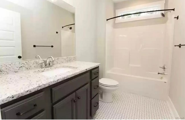 Bathroom - 7315 Thweatt Dr