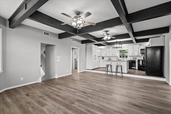 Building Photo - 401 Paradise Dr