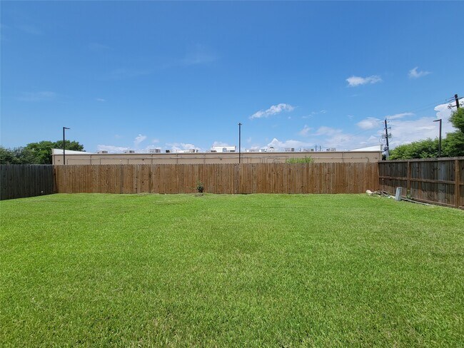Building Photo - 8530 Quail Burg Ln