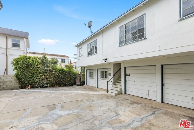 Building Photo - 727 Crenshaw Blvd