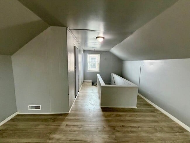 Building Photo - 3-Bedroom Section 8 Welcome