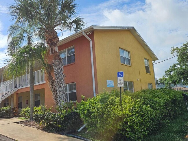 Building Photo - 117 N Evergreen Ave