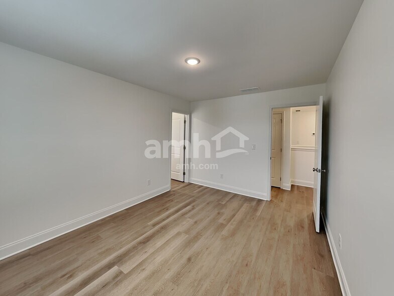 Building Photo - 301 Sharpe Ct