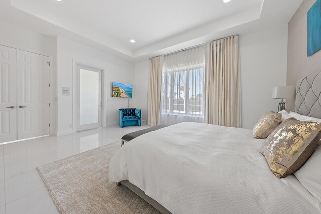 Building Photo - 8988 Lakes Blvd