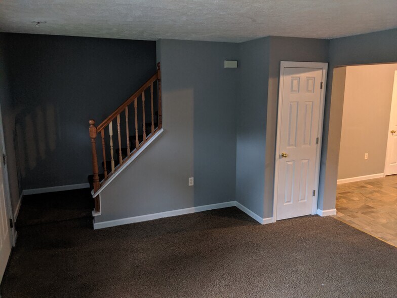 Building Photo - 357 Braeside Ave