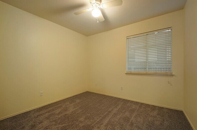 Building Photo - 1109 Fossil Cove