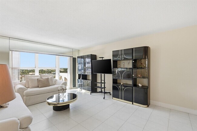 Building Photo - 405 N Ocean Blvd