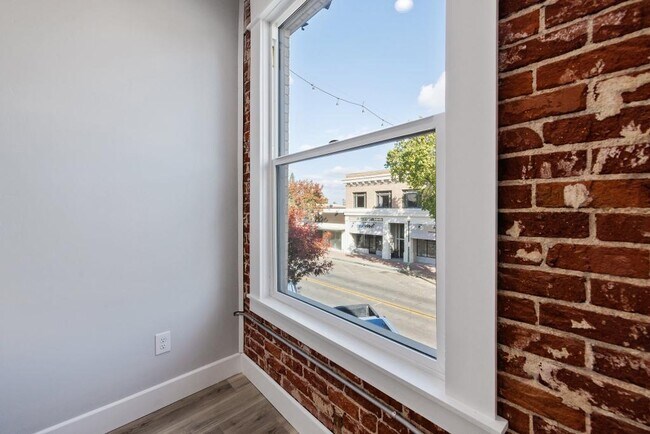 Building Photo - 147 S K St