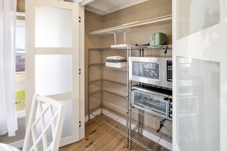 Building Photo - 10034 Hamp Dr