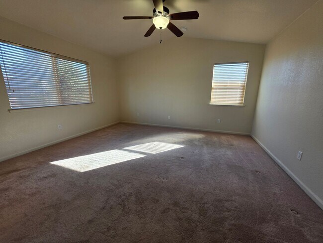 Building Photo - 4 bedroom in north Turlock!