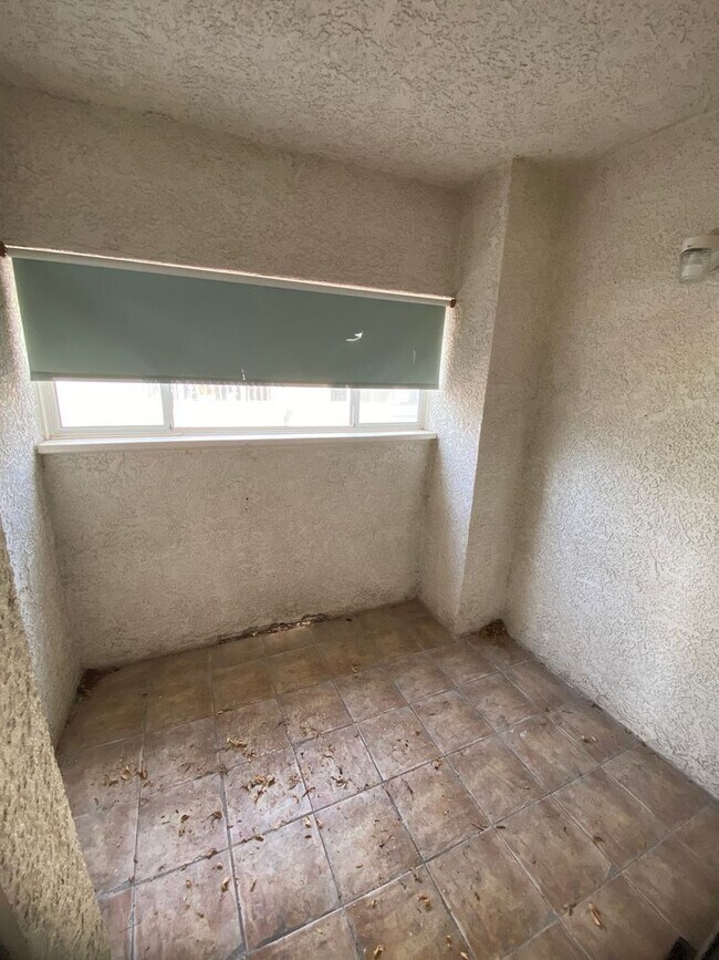 Building Photo - AMERICANA Property Mgmt - Downstairs 2 bed...