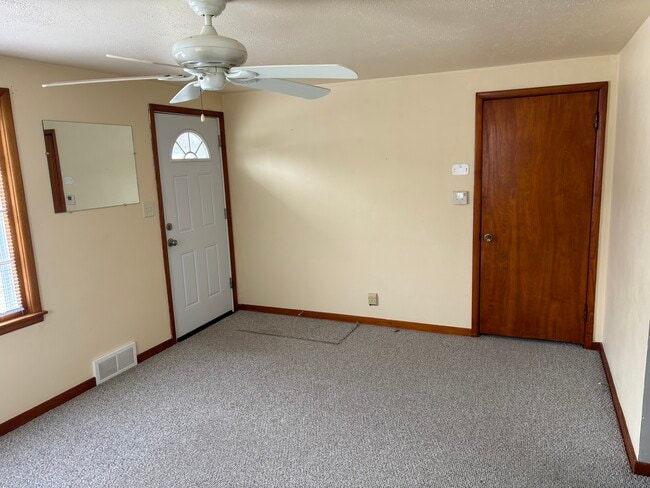 Building Photo - 1516 E Pauline St