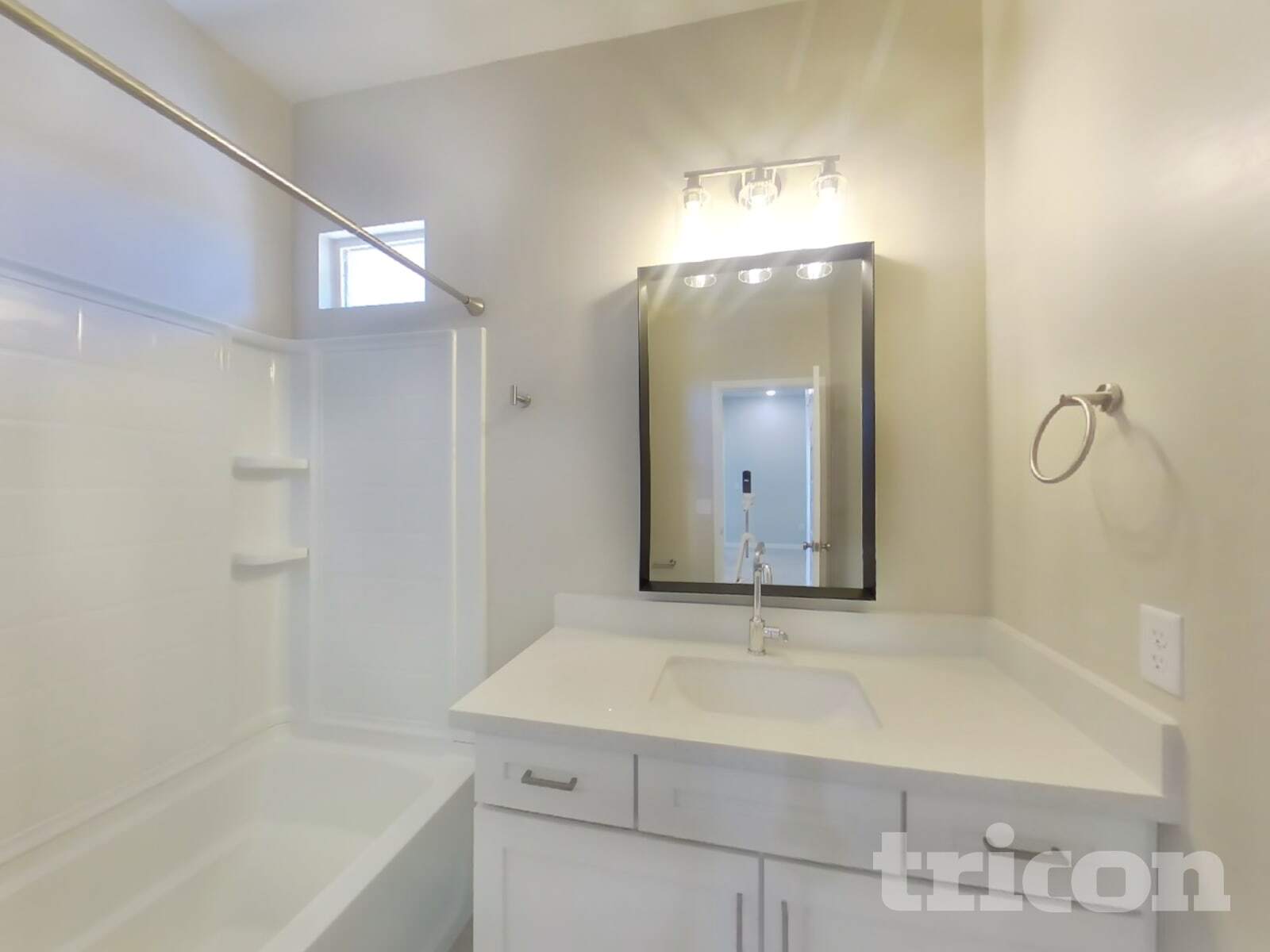 Building Photo - 4548 E Grandview St