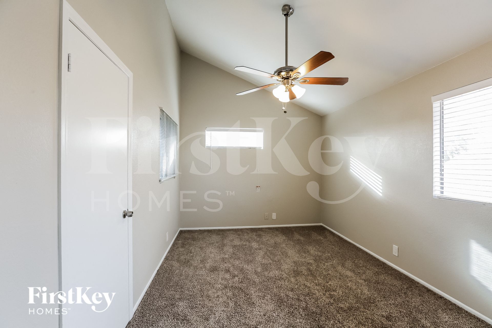 Building Photo - 8123 W Shangri La Rd