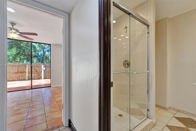 Building Photo - 760 E Coco Plum Cir