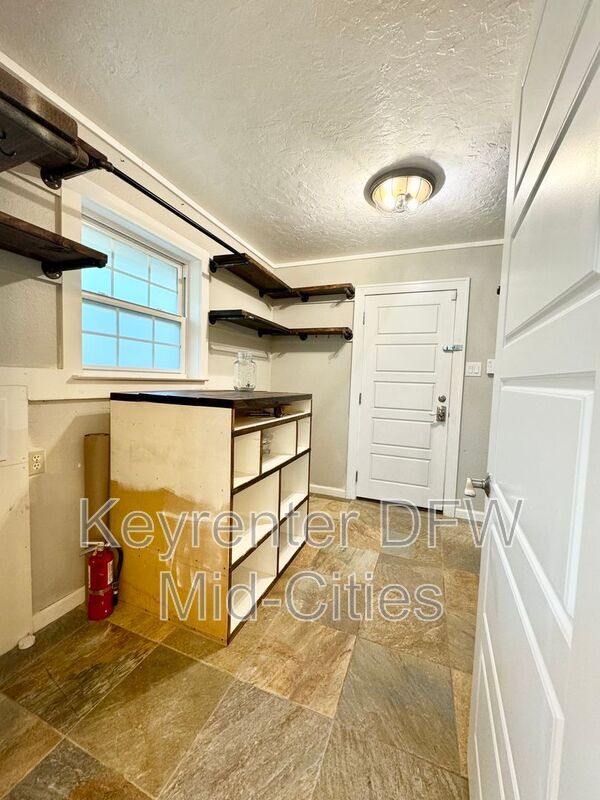 Building Photo - 1608 Durham Dr