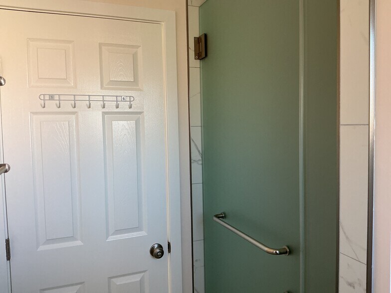 Building Photo - 5109 Dubois Dr