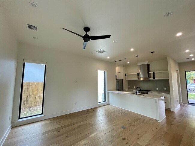 Building Photo - 1309 Palo Duro Rd