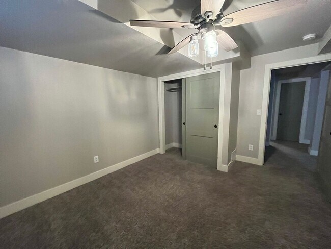 Building Photo - Incredible condo with 2 car garage