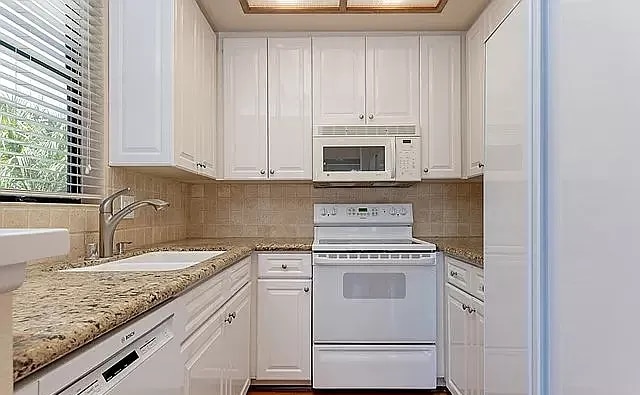 Building Photo - 4435 Nobel Dr