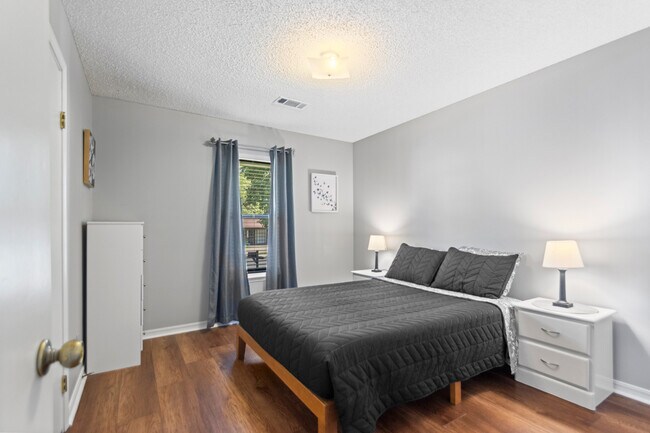 Building Photo - 106 Willow Grove Ct