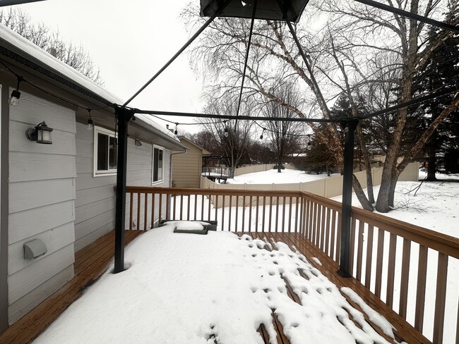 Building Photo - 9403 Lakeside Trl