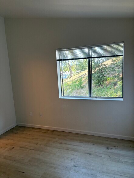 Big Windows lots of light - 5700 Olmeda Ave