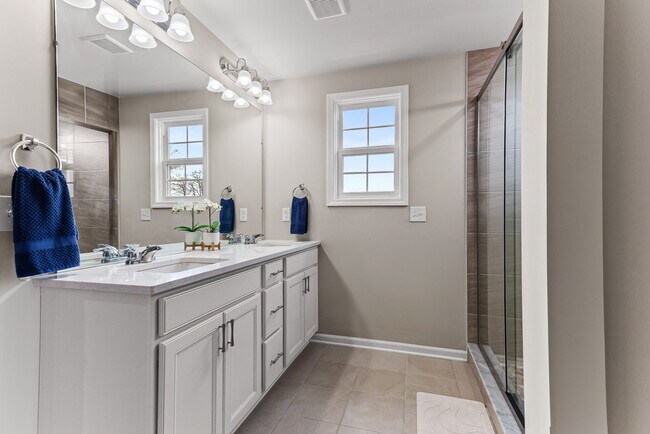 Building Photo - 1675 Addison Cir