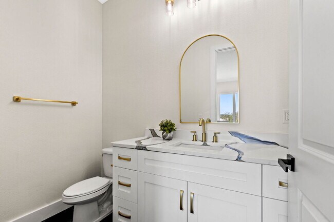 Building Photo - Luxurious 3 Bedroom Condo with Spacious La...
