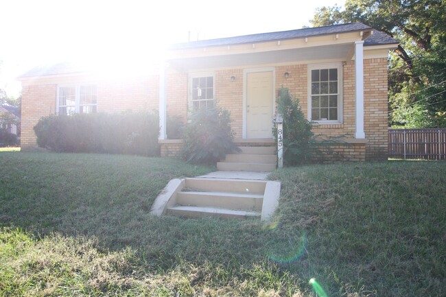 Primary Photo - Coming Soon! Charming 2 Bedroom in Tyler!