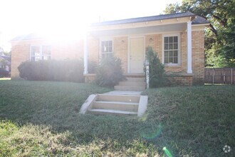 Building Photo - Coming Soon! Charming 2 Bedroom in Tyler!