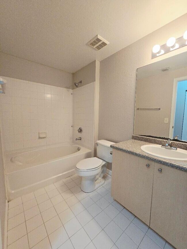 Building Photo - 280 Crestwood Cir